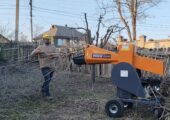 Servicii profesionale de tocare crengi la domiciliu in Chișinău și suburbii.Măruntire rapida, curățare terenuri și chirie tocătoare profesionale.